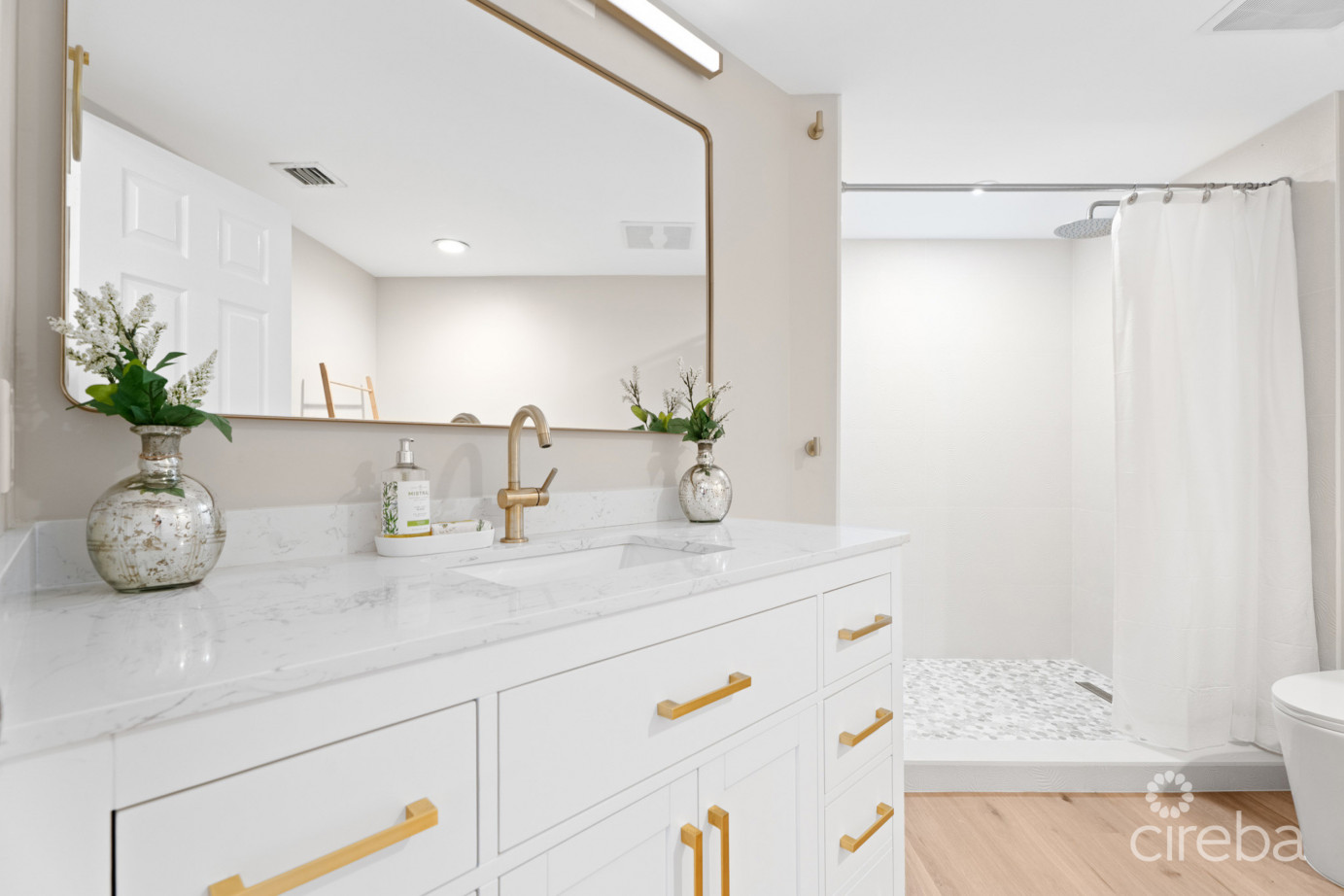 Britannia, Regents Court - Serene Canal Living