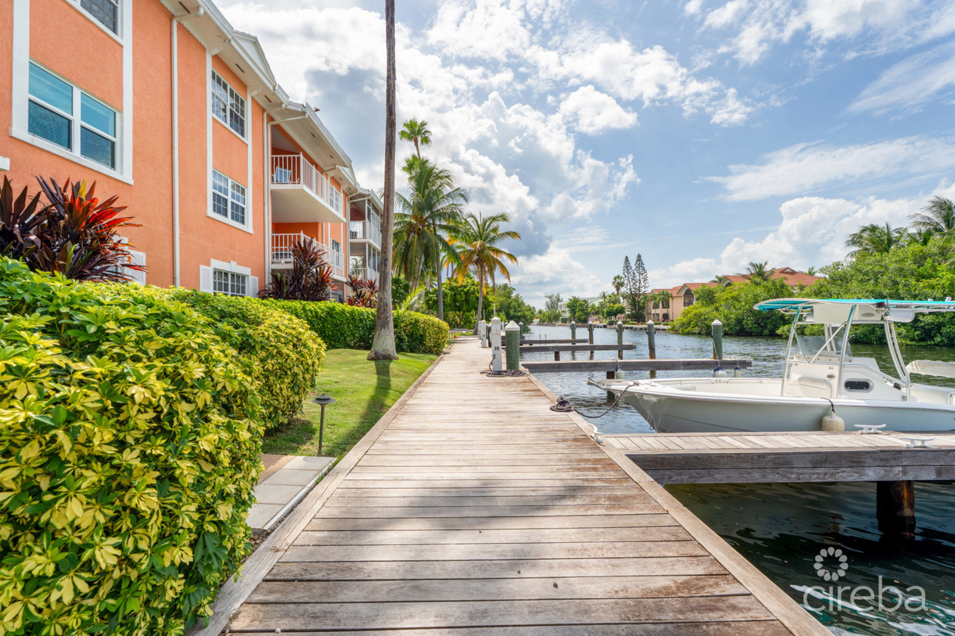 Britannia, Regents Court - Serene Canal Living