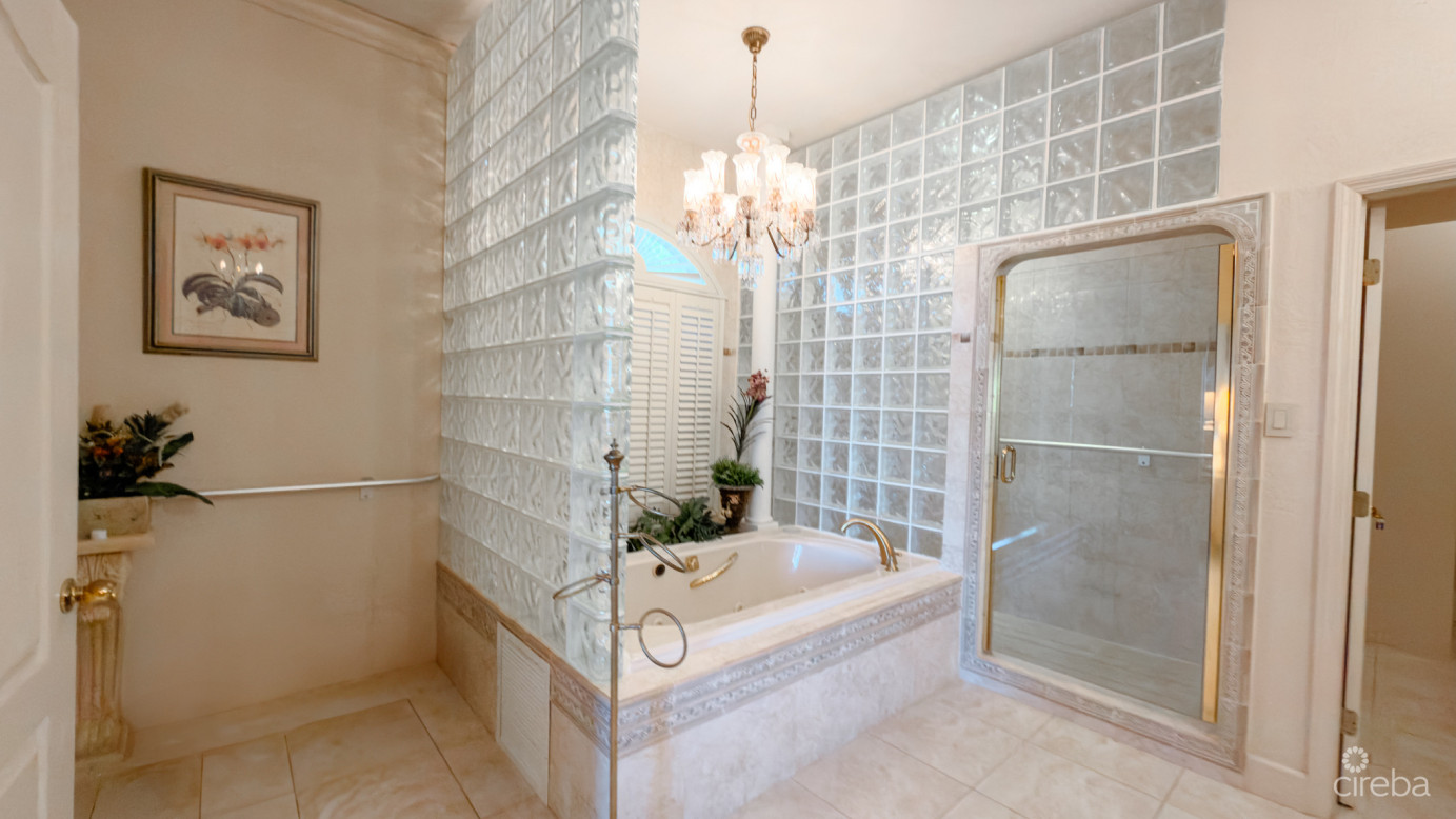 Yacht Club Canal Front Home 3 Bed