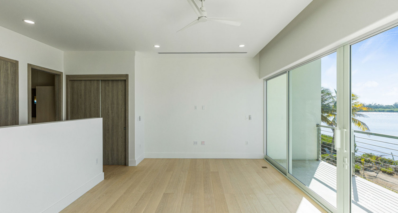 Indigo Bay - Incredible Seafront Residence