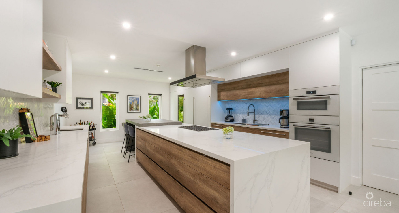 Luxury Residence In Tranquil Yacht Club Location