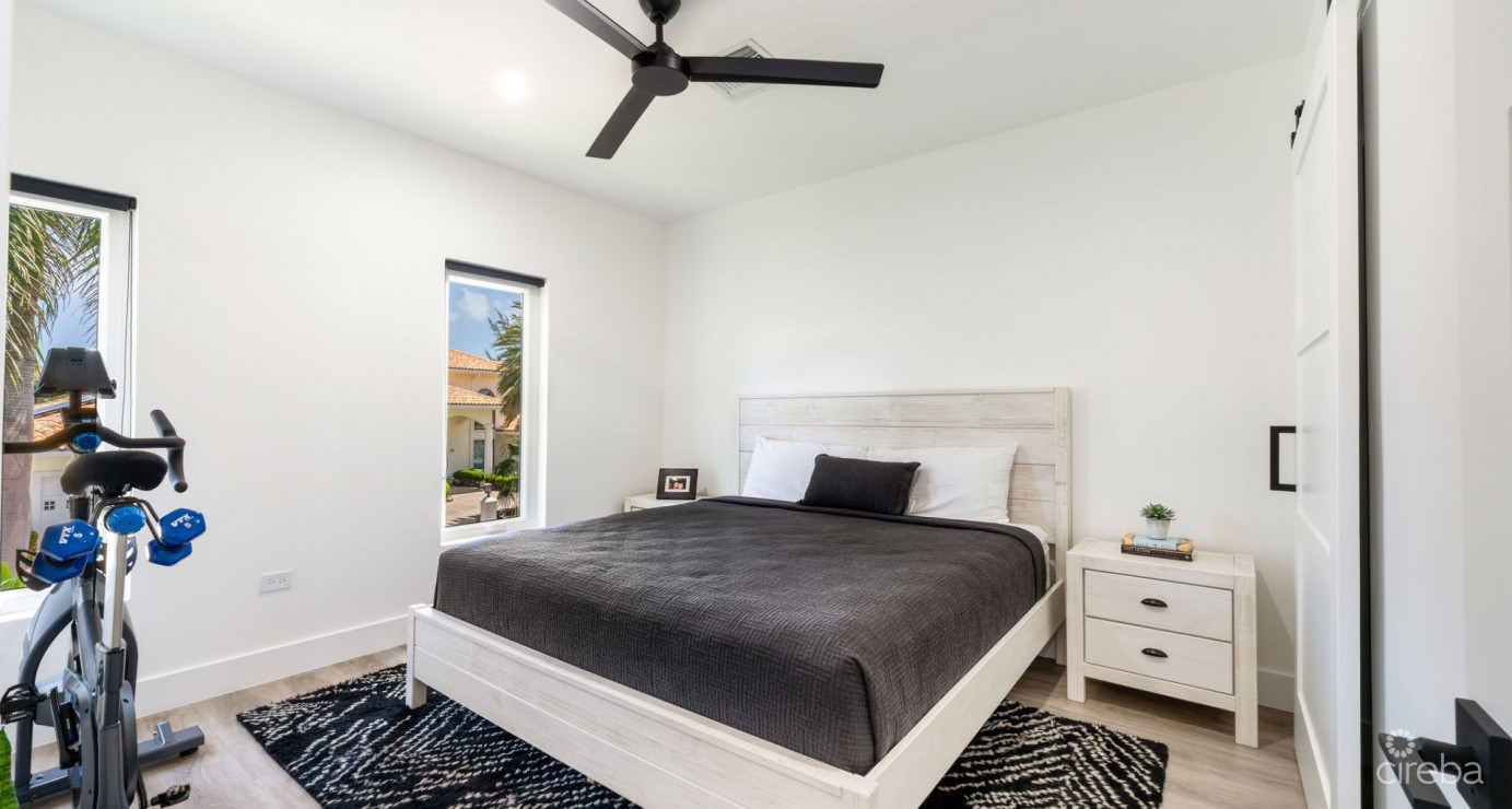 Luxury Residence In Tranquil Yacht Club Location