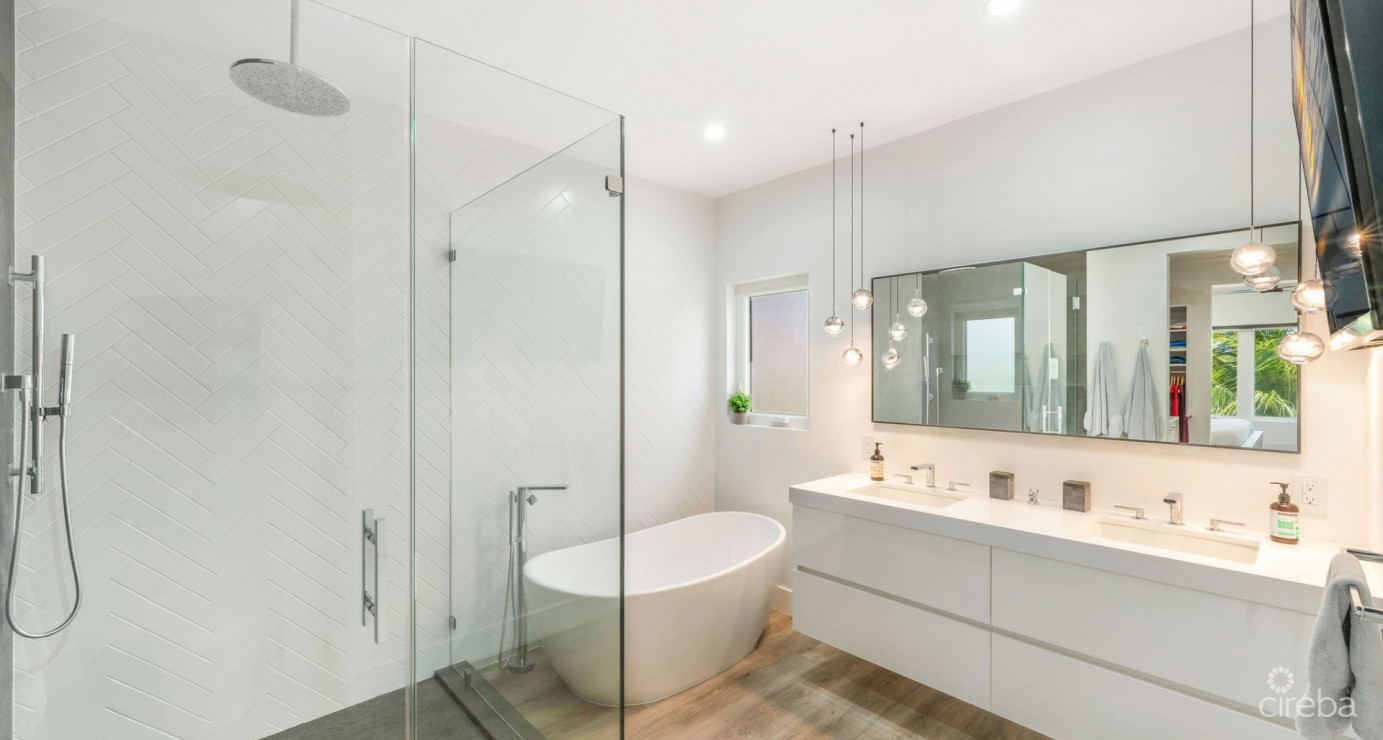 Luxury Residence In Tranquil Yacht Club Location