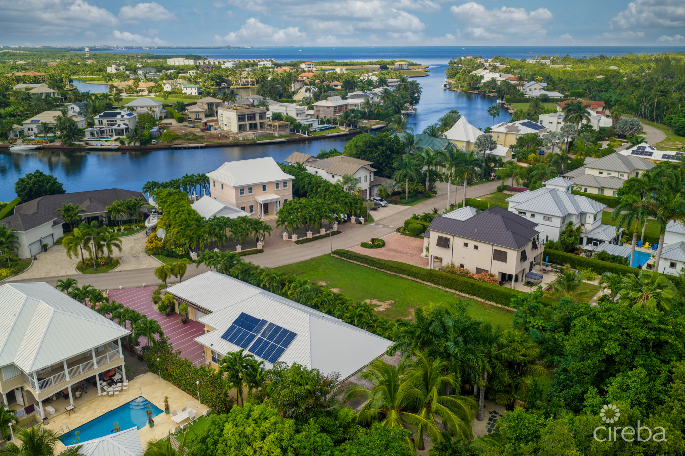 Bimini Drive - Large Family Home In Gated Grand Harbour Community