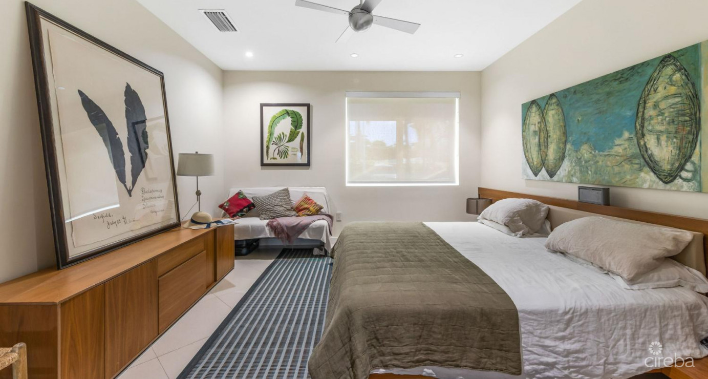 Seaview 103 - Stylish Waterfront Living With Panoramic Views