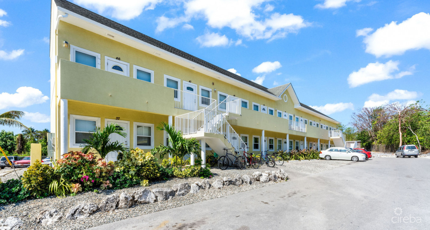 #25 Executive Suites, Prime Location  1 Bed Middle Unit