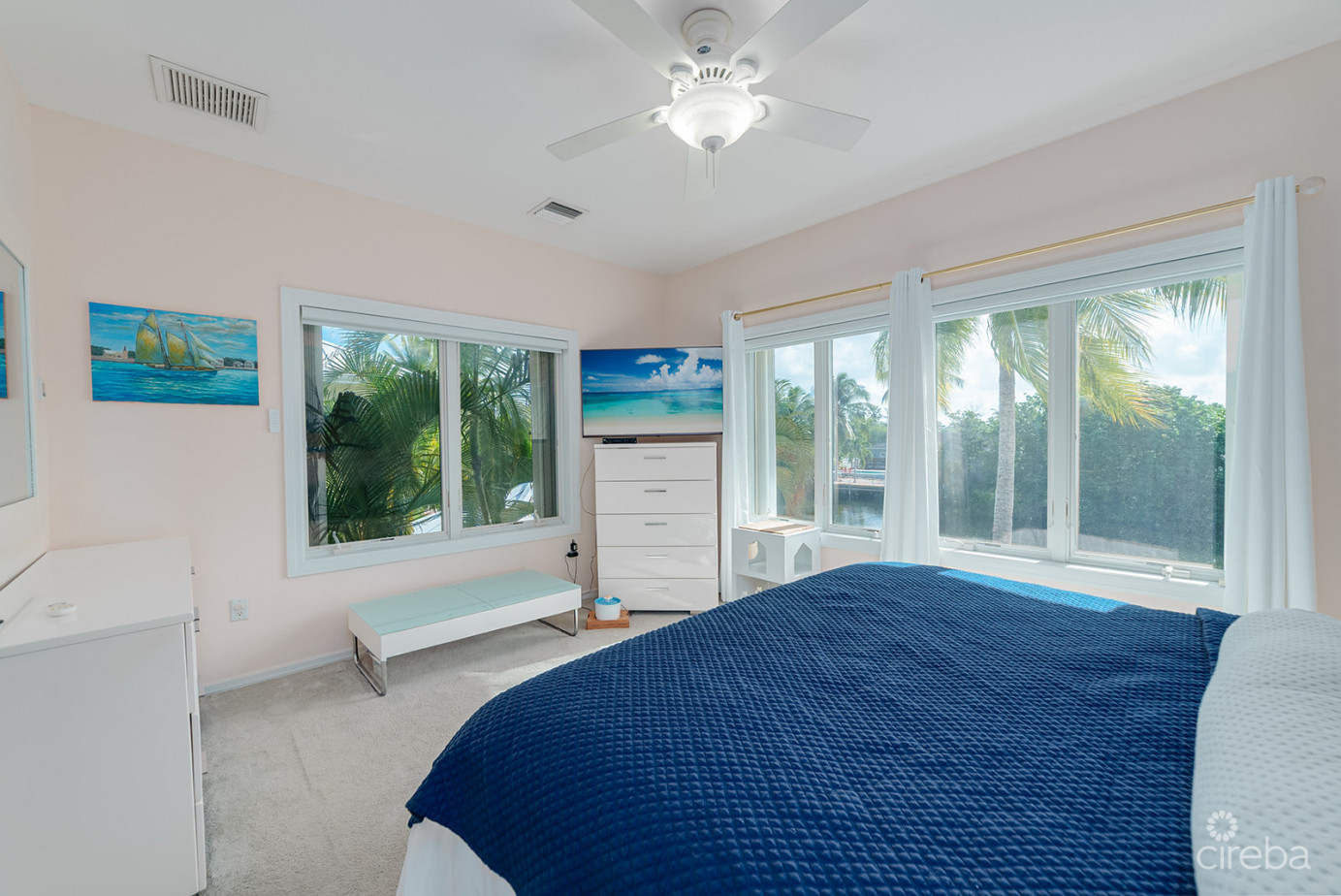 The Moorings, Stunning Canal Front Townhome, 3 Bed 3.5 Bathroom With Gorgeous Views Of The Canal