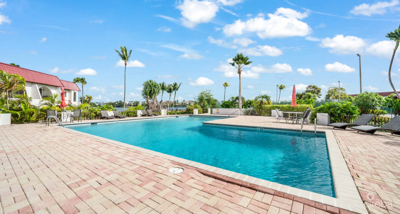 Lime Tree Bay Upgraded Studio