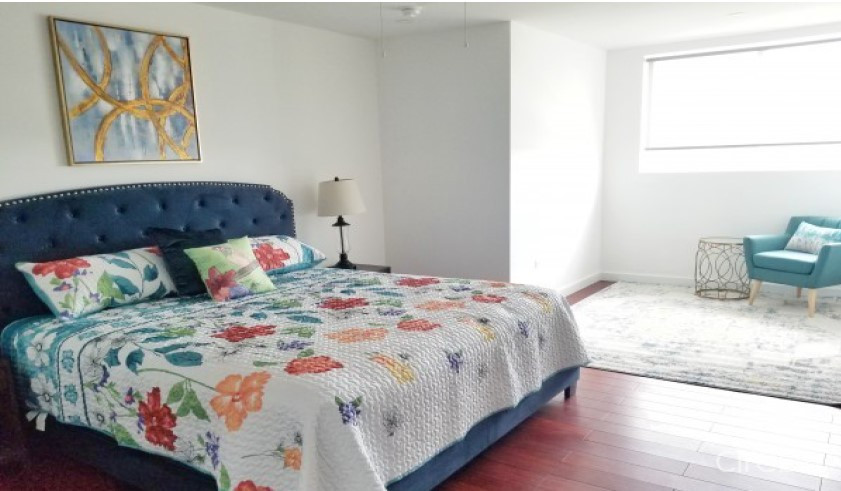 Royal Pines Spacious Townhouse Style Condo--end Unit--fenced Back Garden