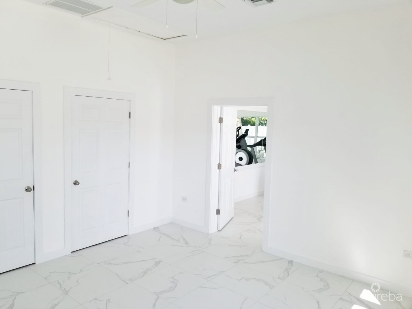 Royal Pines Spacious Townhouse Style Condo--end Unit--fenced Back Garden