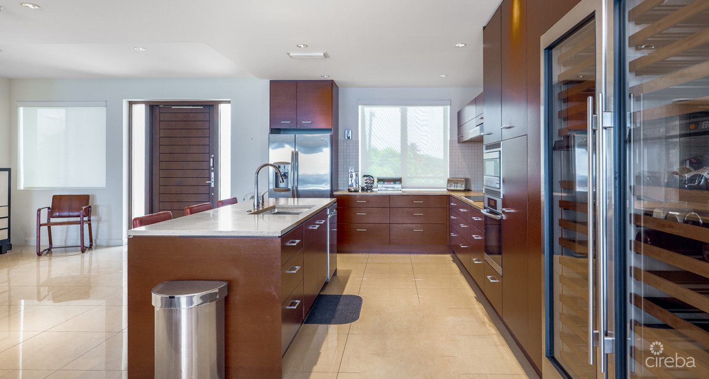 Seaview Oceanfront Penthouse - Elevated Elegance!!