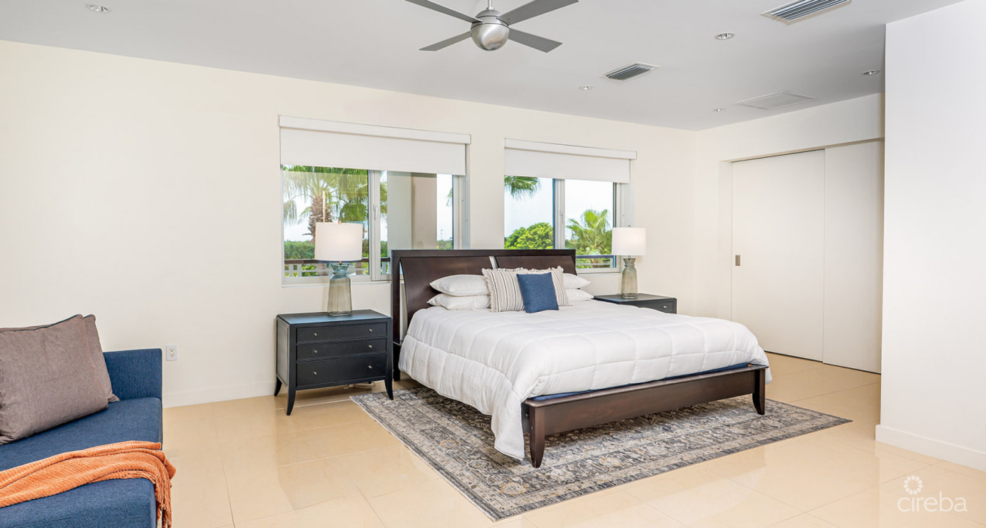 Seaview Oceanfront Penthouse - Elevated Elegance!!