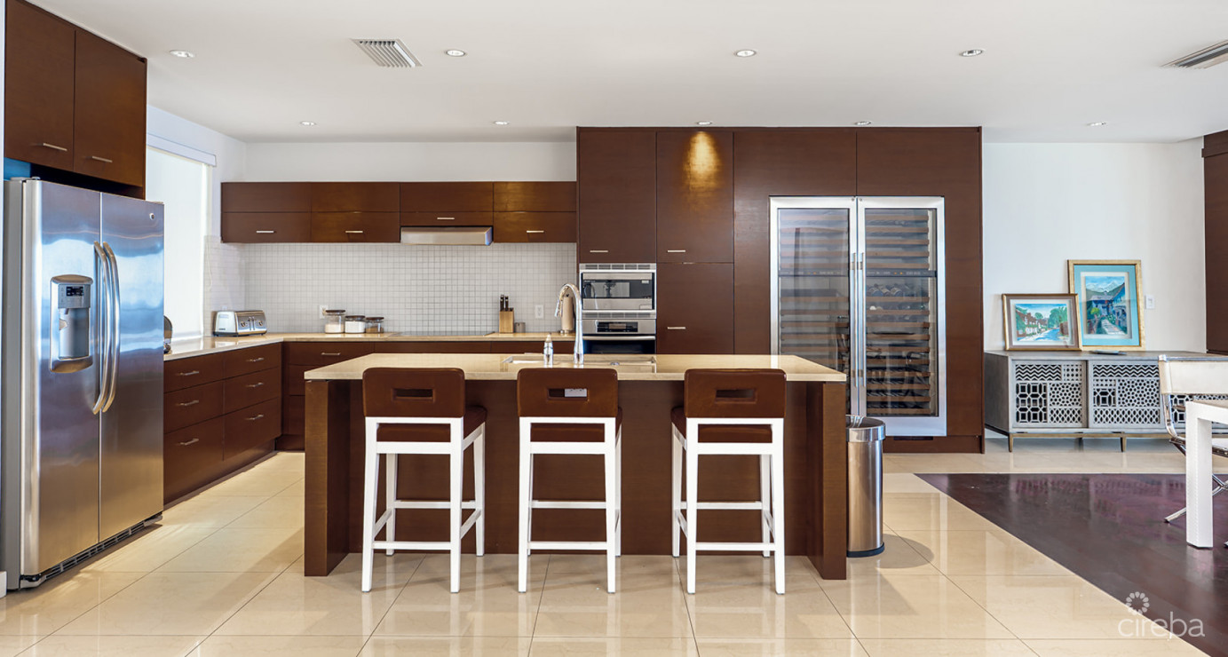 Seaview Oceanfront Penthouse - Elevated Elegance!!