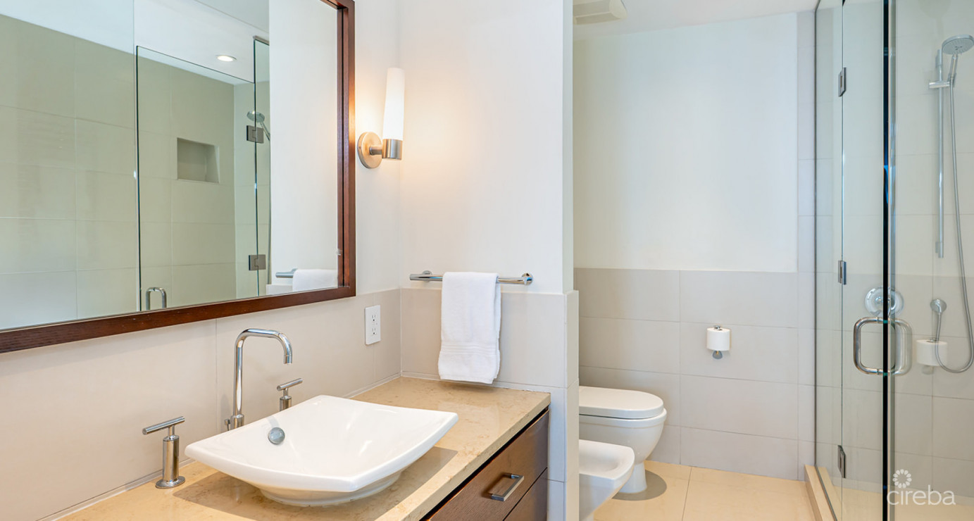 Seaview Oceanfront Penthouse - Elevated Elegance!!