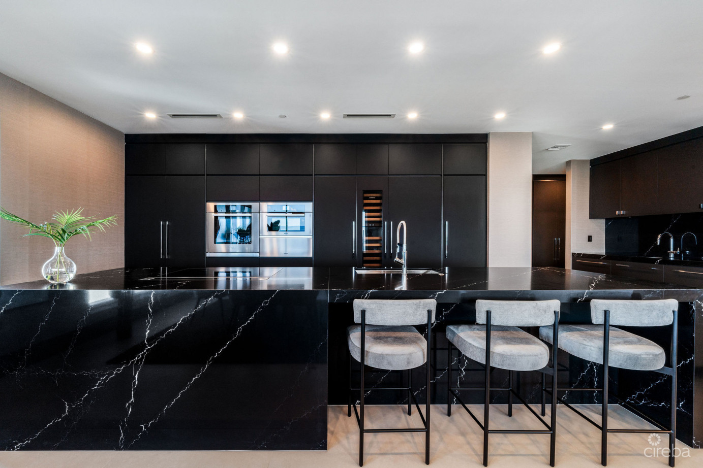 Aqua - Luxury Residence #4, Seven Mile Beach