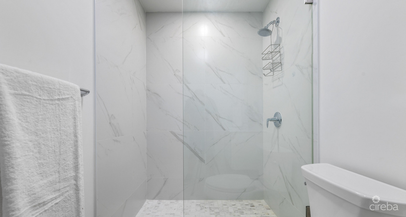 28 Sunset Point  Well Appointed Seafront Unit  1-bed/ 1.5 Bath