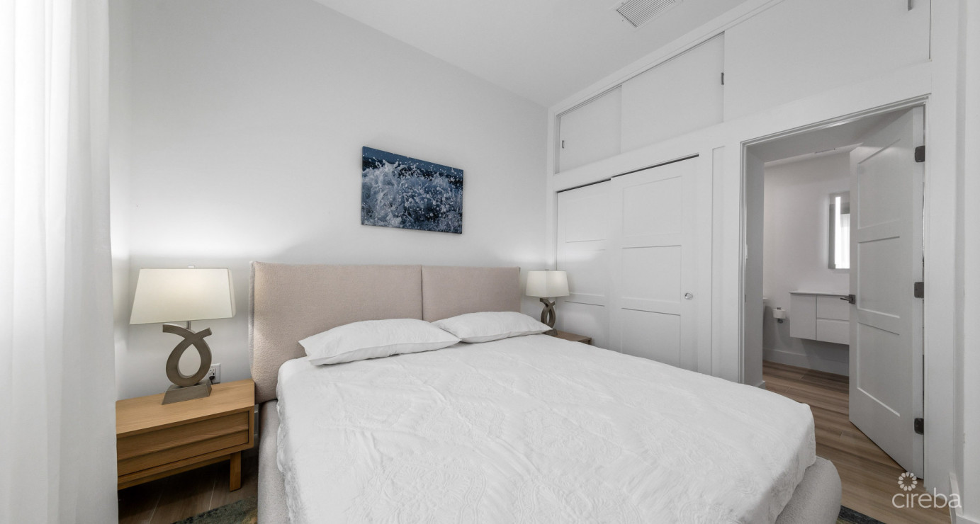 28 Sunset Point  Well Appointed Seafront Unit  1-bed/ 1.5 Bath