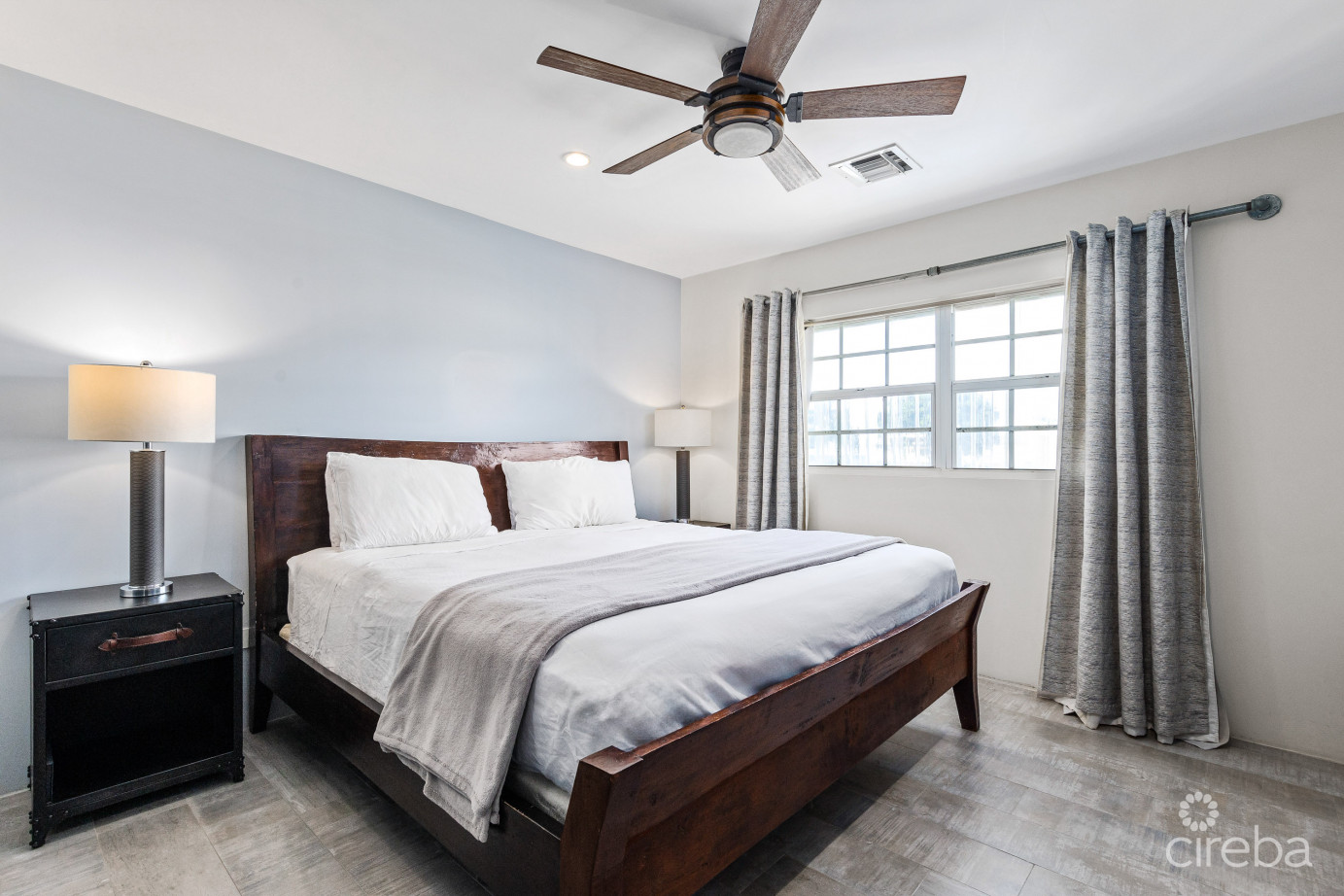 Caribbean Courts 3c, South Sound Condo