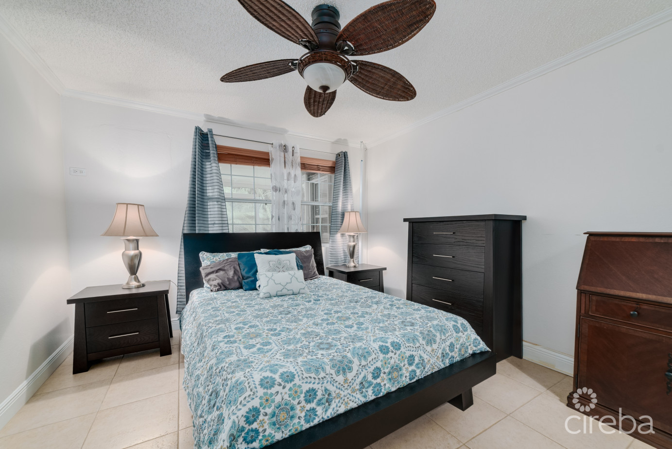 Rare Opportunity On Smb Corridor - Home On 0.4 Acres