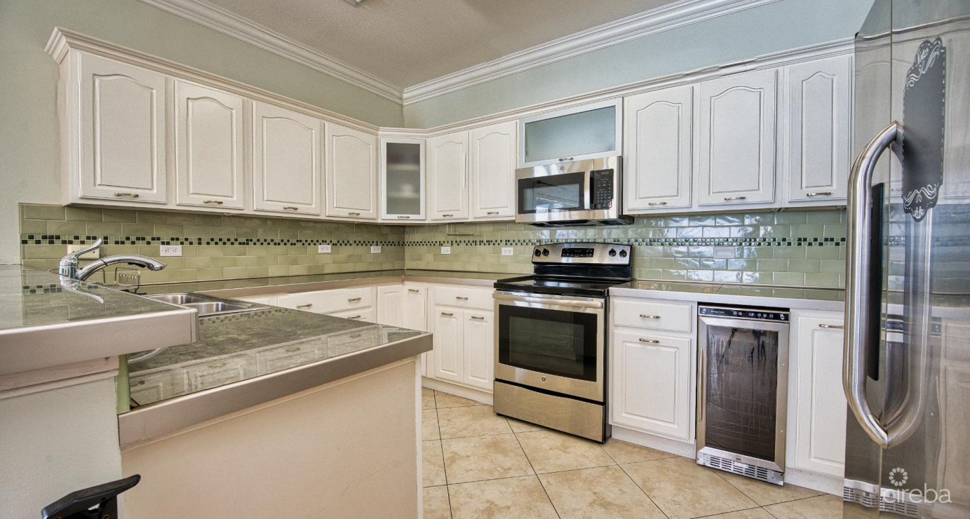 South Shore 302 - Oceanfront 3 Bed With 7.6%+ Gross Roi Potential!