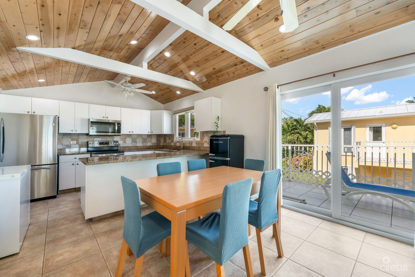 Caribbean Paradise 8, 3 Bed + Den Beachfront Villa