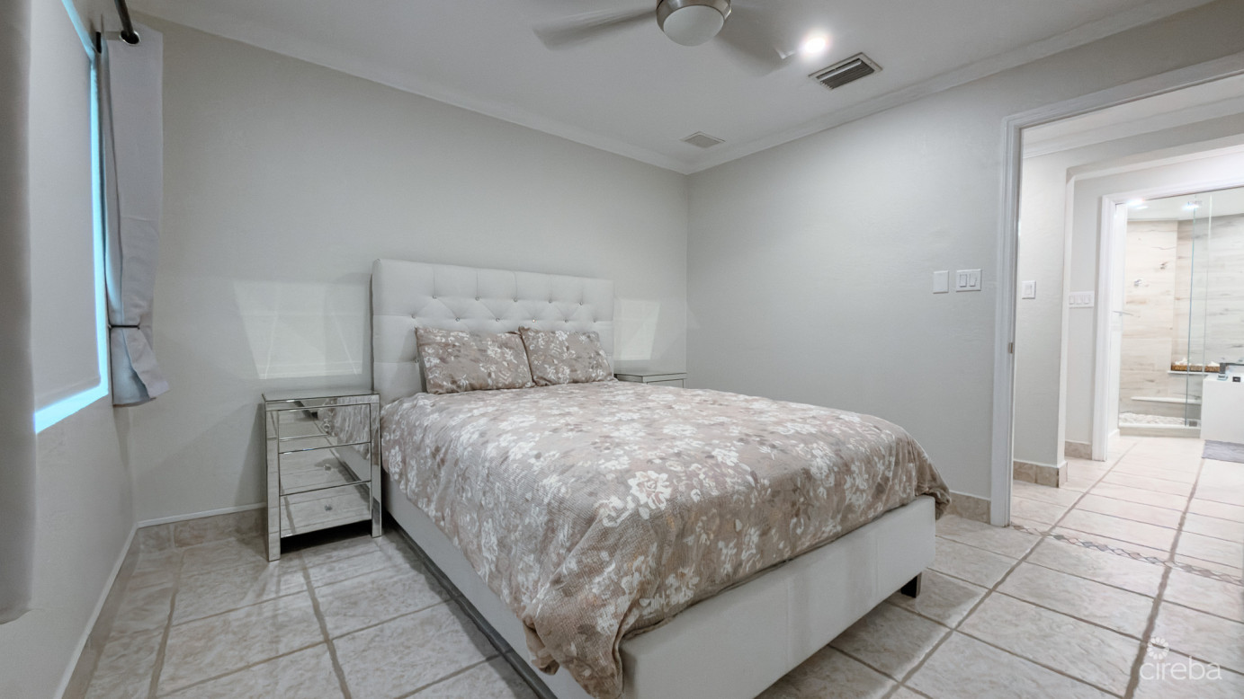 Poinsettia Condo Seven Mile Beach