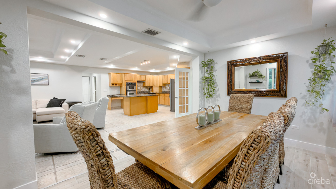 Poinsettia Condo Seven Mile Beach