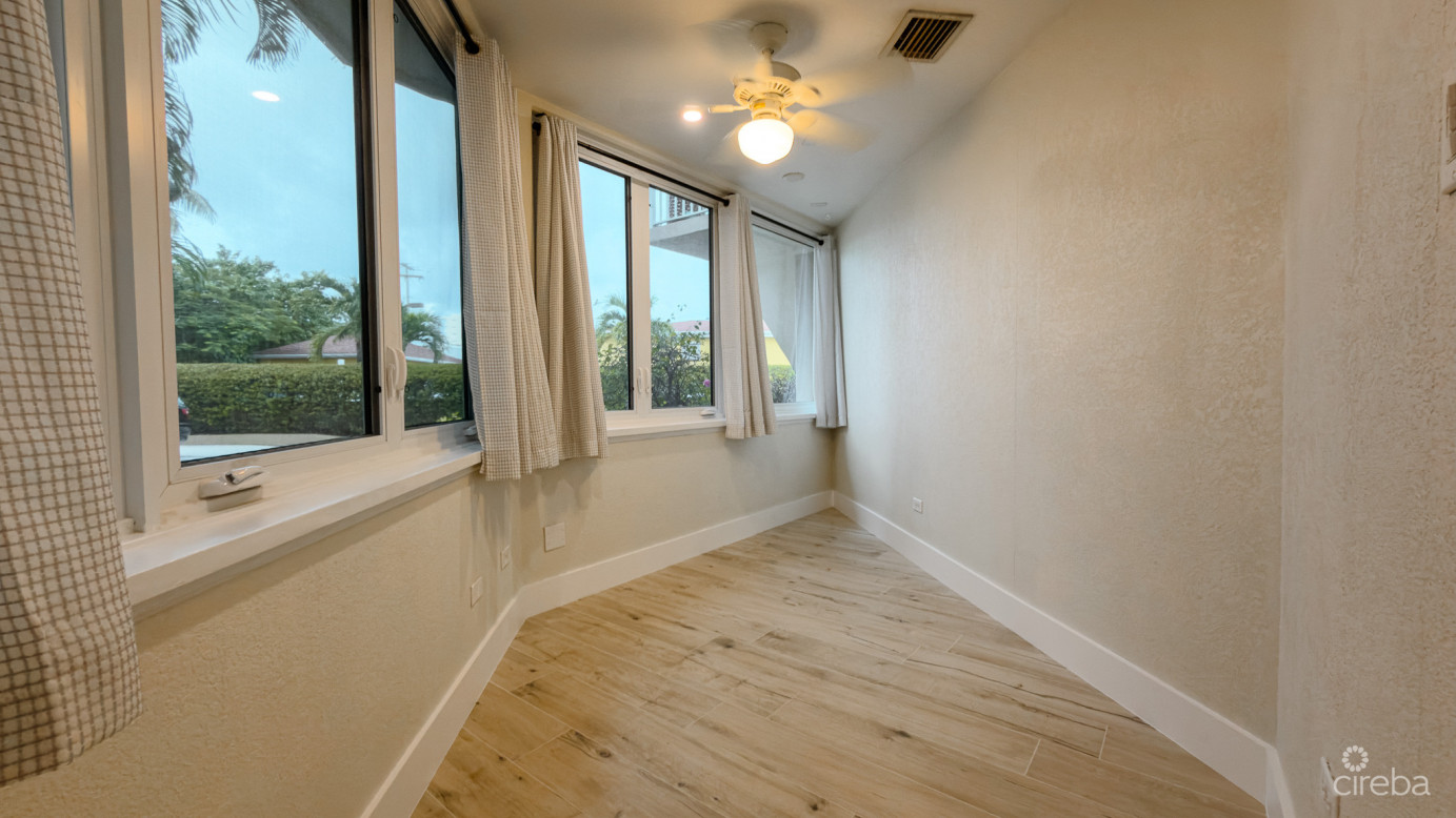 Poinsettia Condo Seven Mile Beach