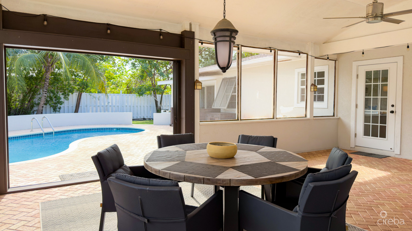 West Bay Family Home With Pool
