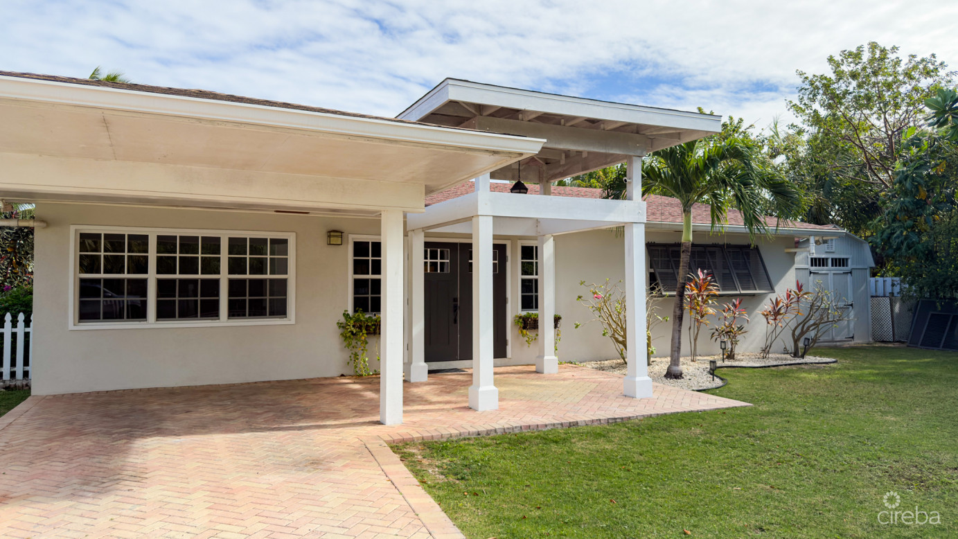 West Bay Family Home With Pool
