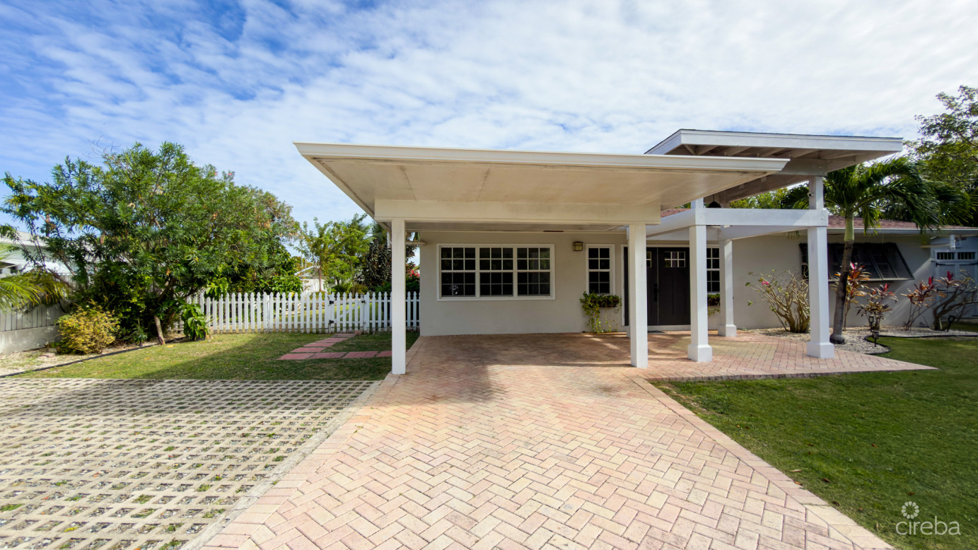 West Bay Family Home With Pool