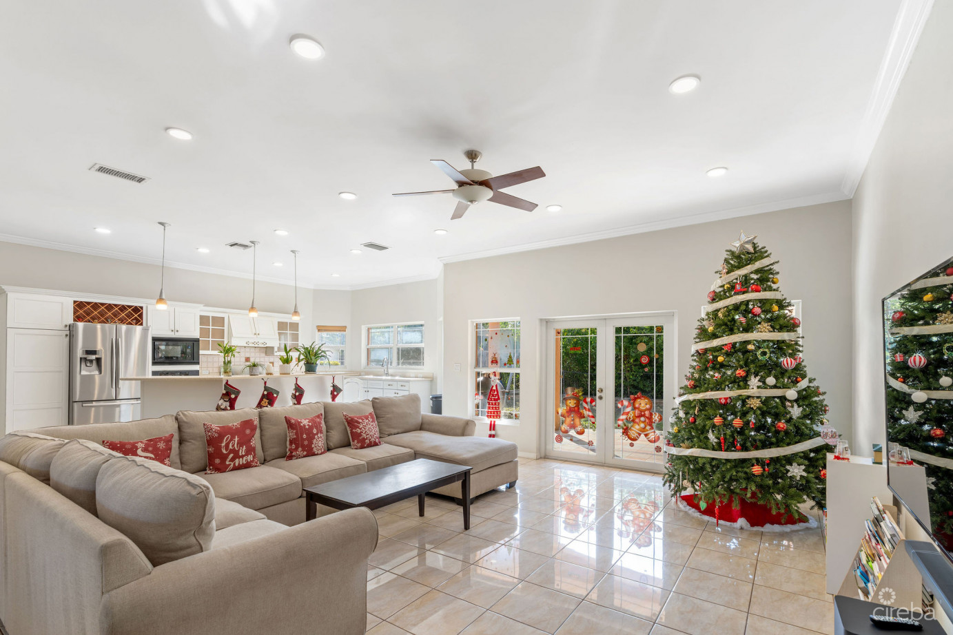 Large 5- Bedroom Home In Beach Bay, Bodden Town