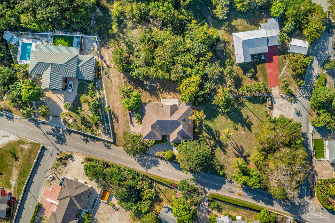 Large 5- Bedroom Home In Beach Bay, Bodden Town