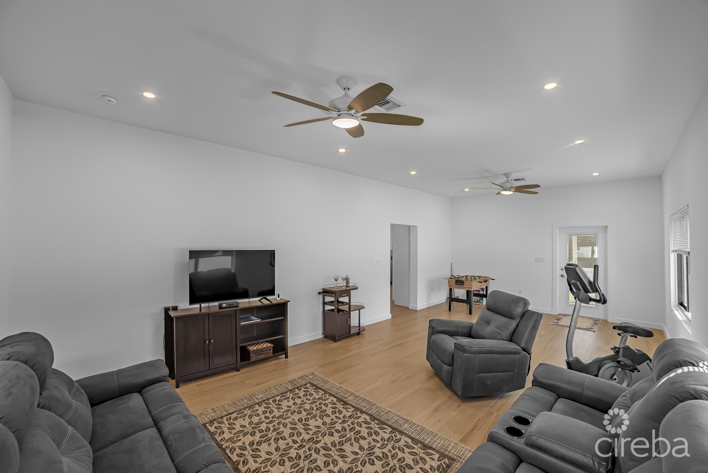 Spacious Modern 4br W/ En-suites & Bonus Room - Gated Community