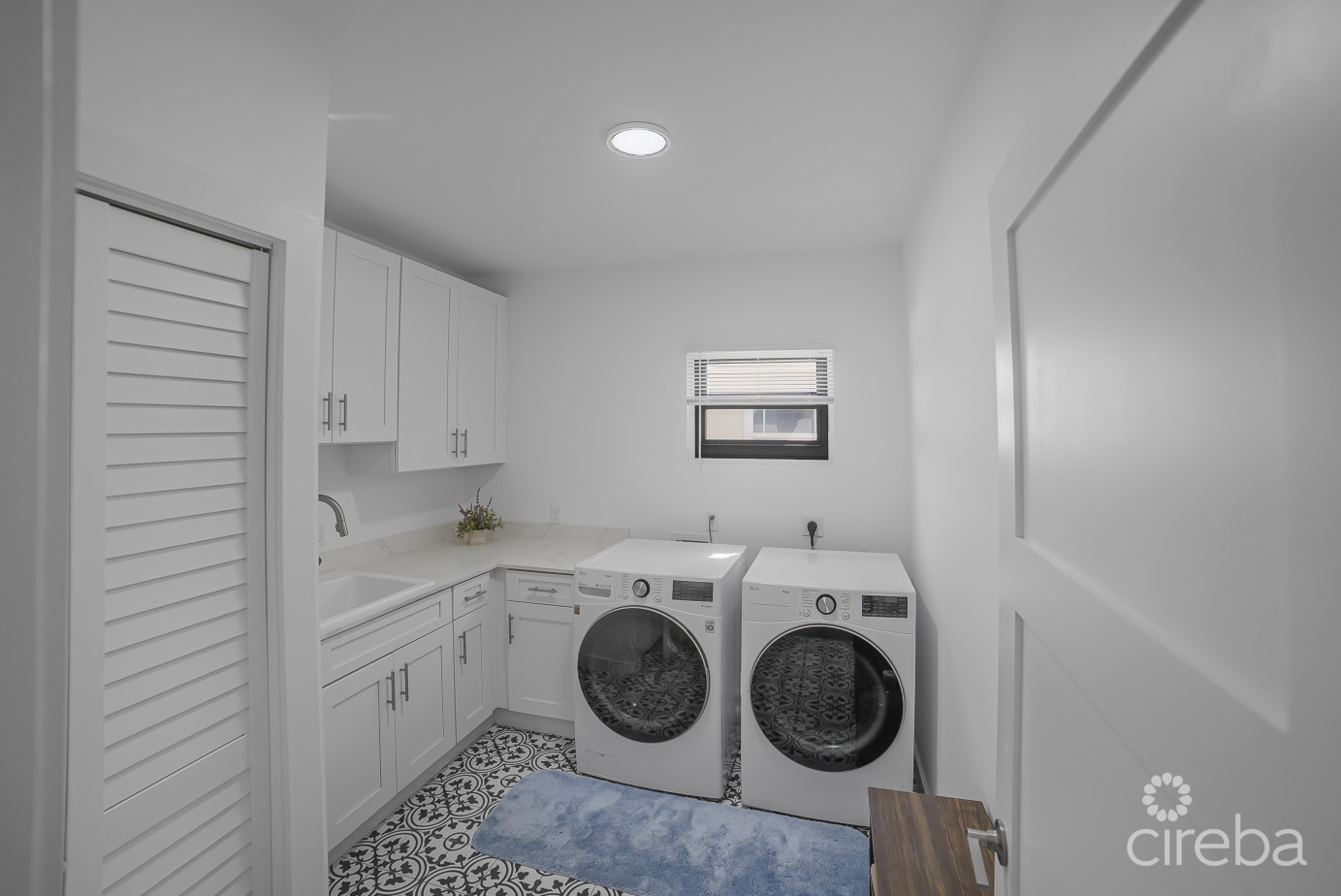 Spacious Modern 4br W/ En-suites & Bonus Room - Gated Community