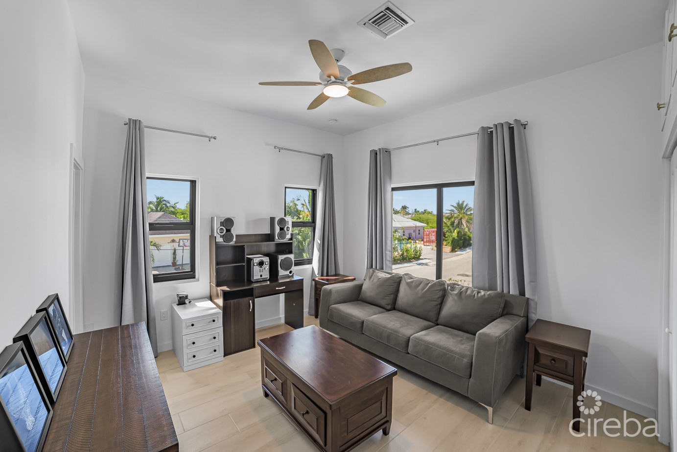 Spacious Modern 4br W/ En-suites & Bonus Room - Gated Community