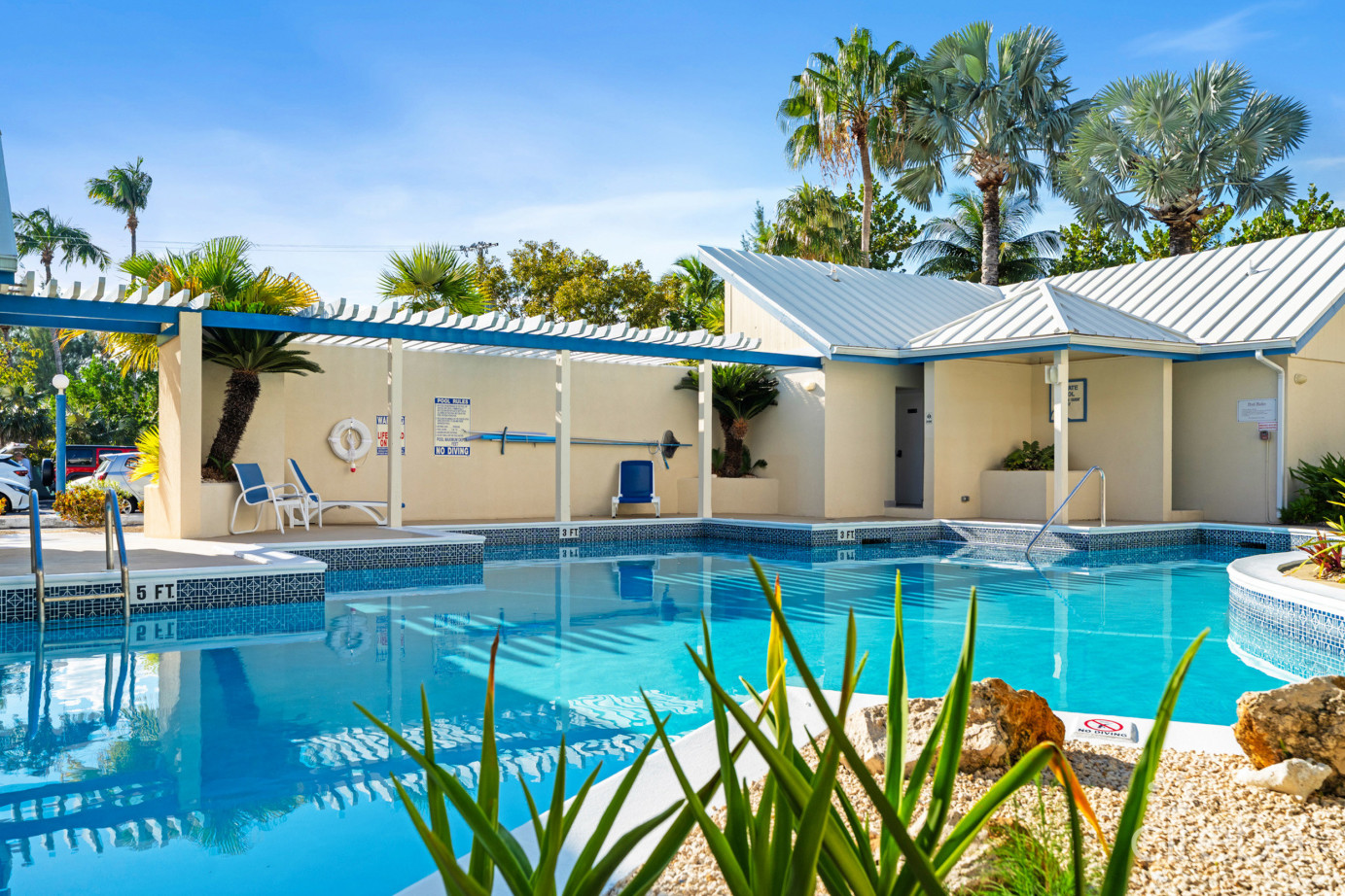 The Retreat 12, Rum Point Condo With Beach View