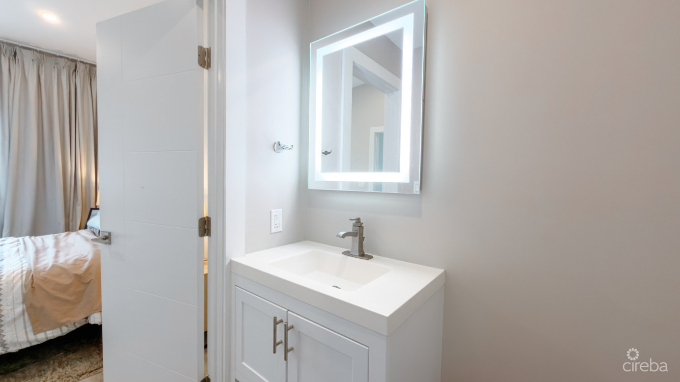 Downtown Reach 1 Bed Condo