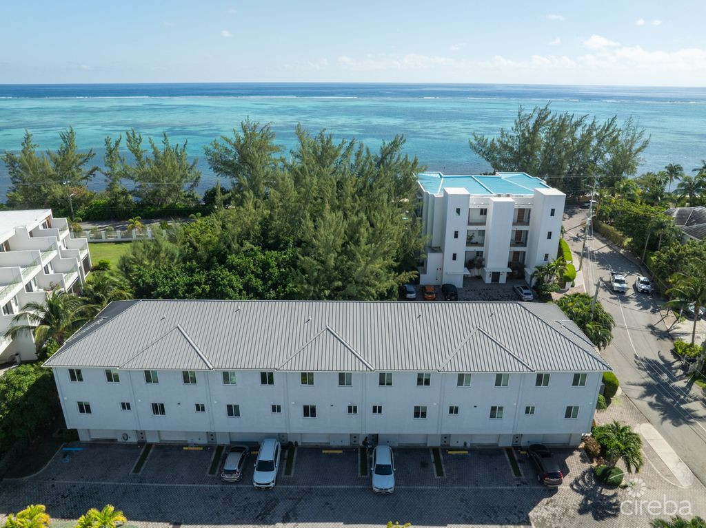 South Bay Estates - 4 Bed Townhome With Exceptional Floor Plan