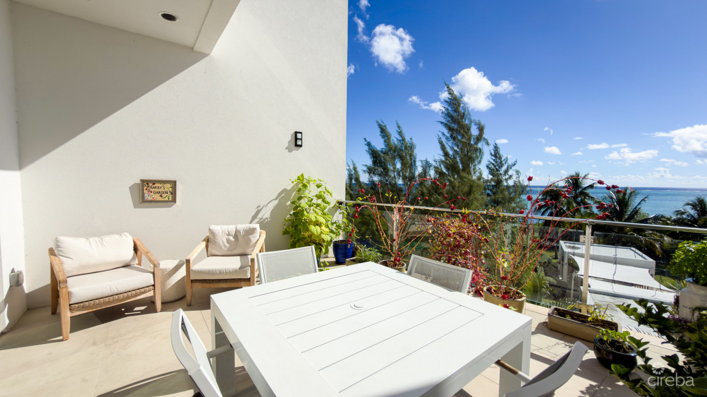 Aura Townhouse 2 Bed Plus Den