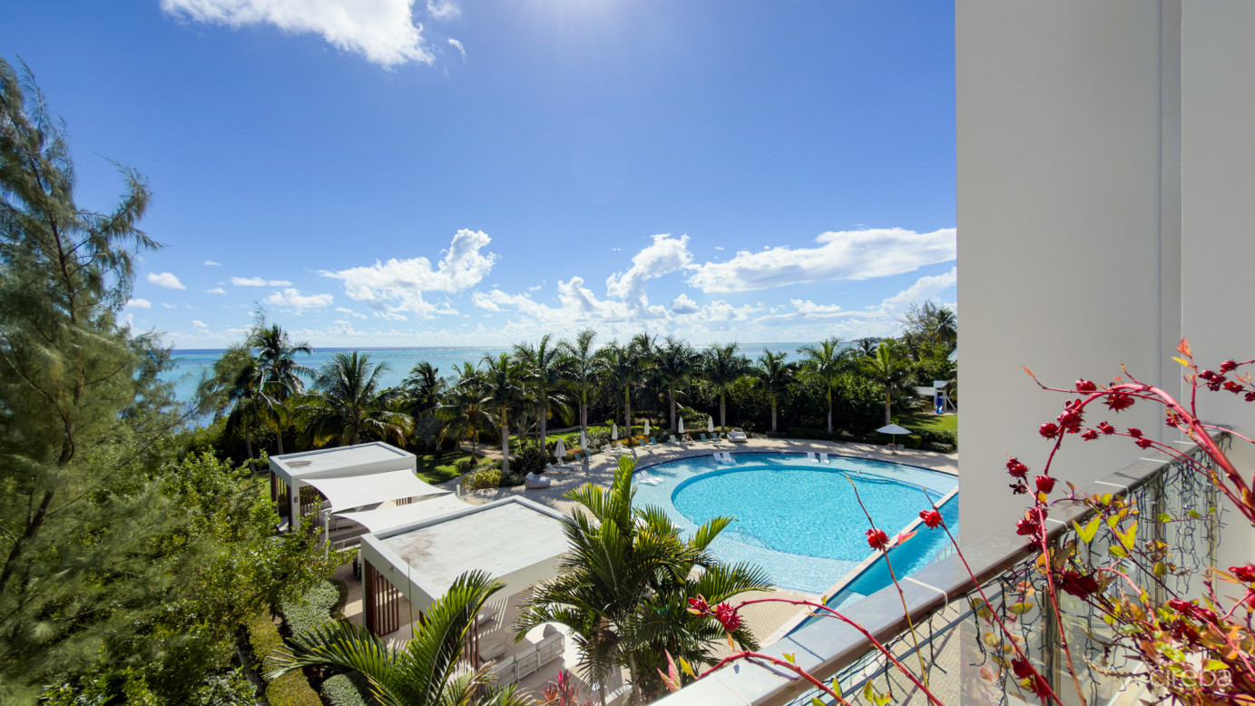 Aura Townhouse 2 Bed Plus Den