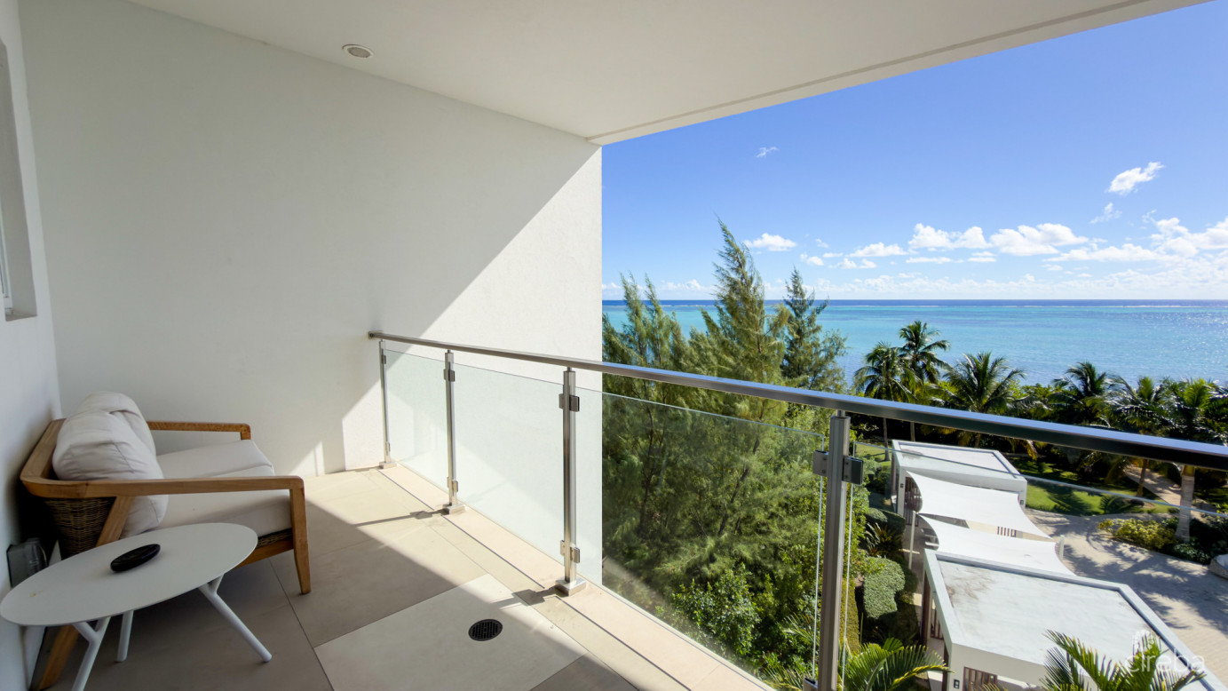 Aura Townhouse 2 Bed Plus Den