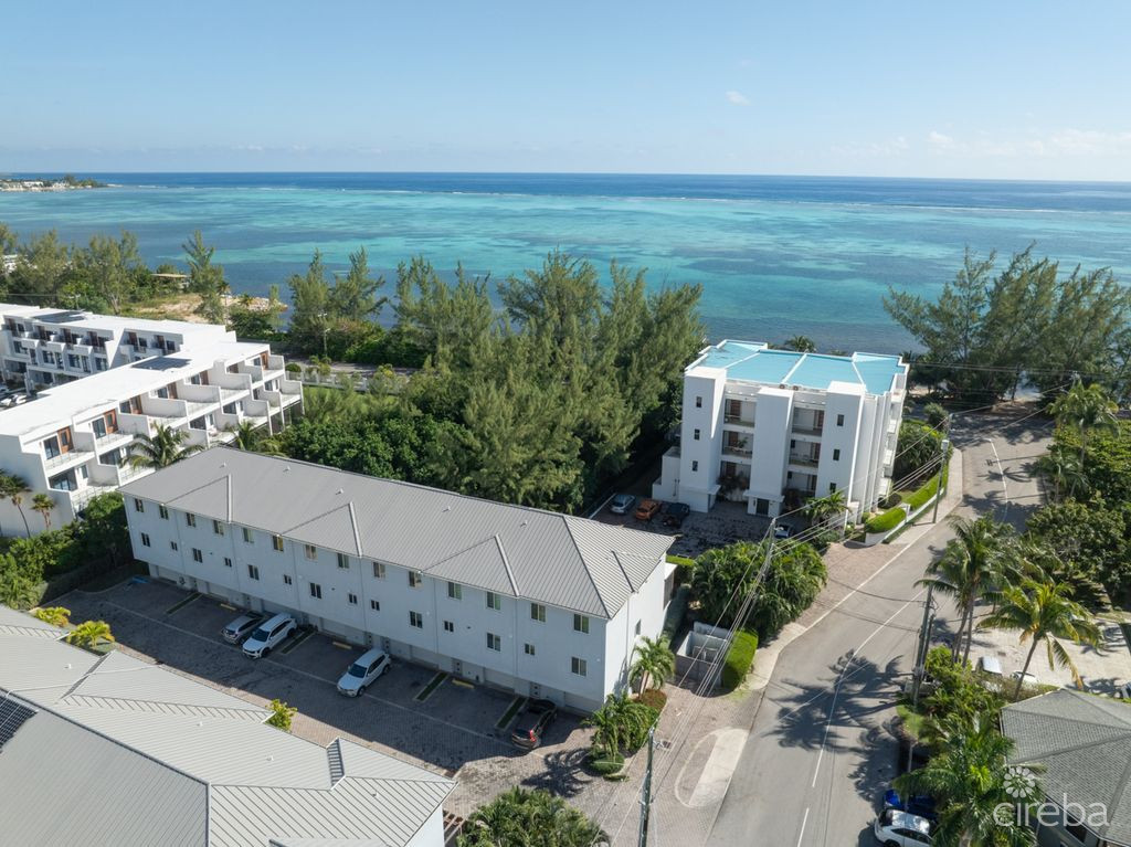 South Bay Estates - 4 Bed Townhome With Exceptional Floor Plan