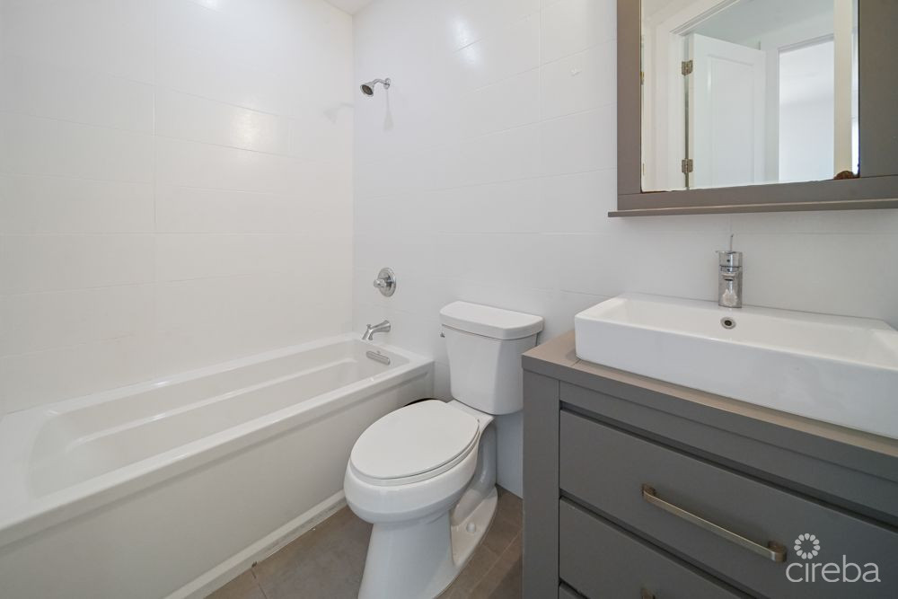 South Bay Estates - 4 Bed Townhome With Exceptional Floor Plan