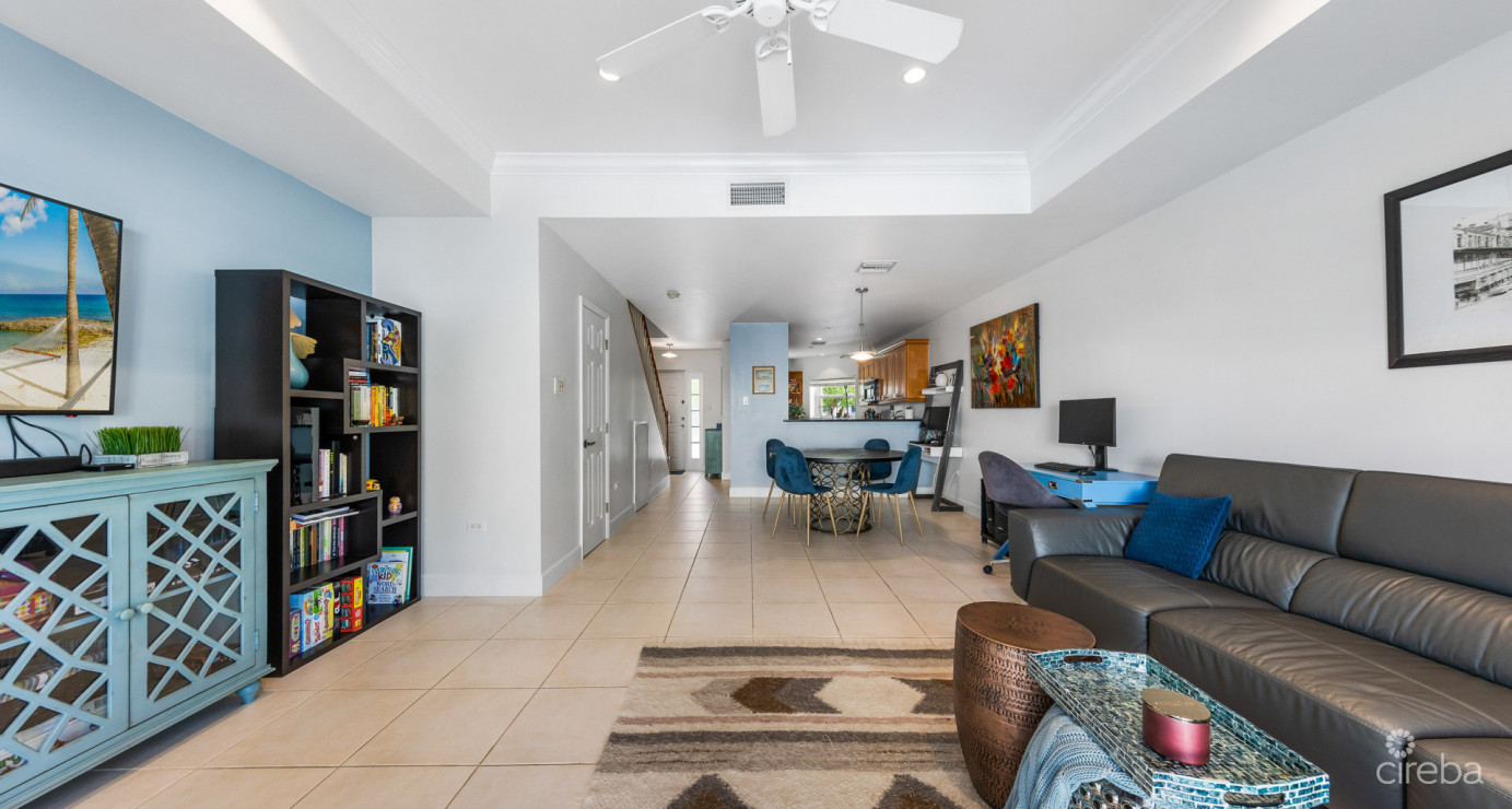 10 Sawgrass  Lovely 2-bed/ 2.5-bath Townhome In Low-density, Family-friendly Setting