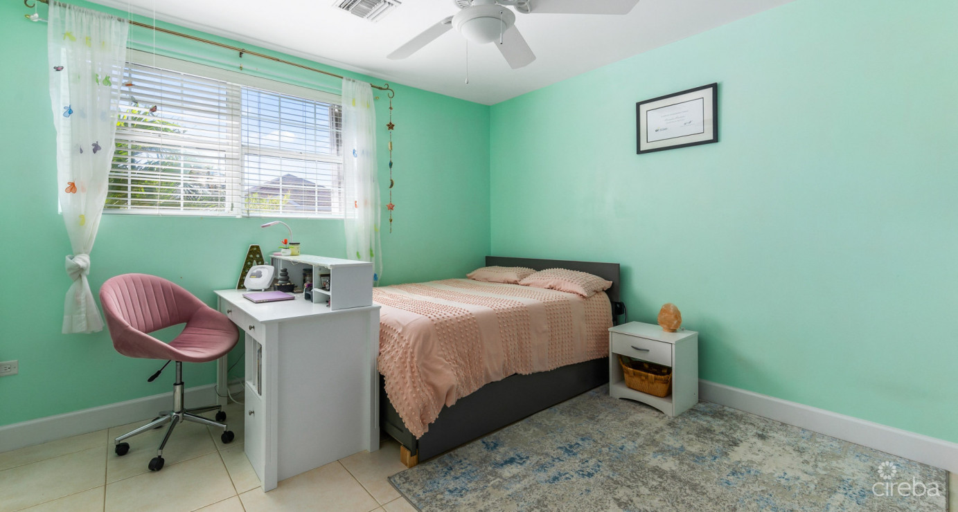 10 Sawgrass  Lovely 2-bed/ 2.5-bath Townhome In Low-density, Family-friendly Setting