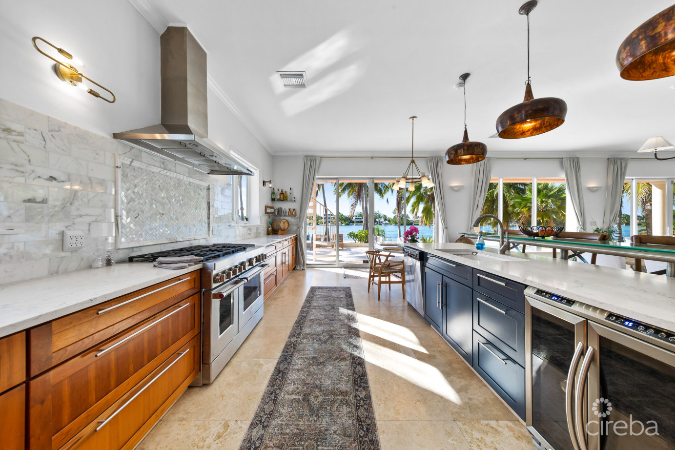 Pieces Of Eight - Rare 200 Ft Beachfront Estate, Cayman Kai / Rum Point