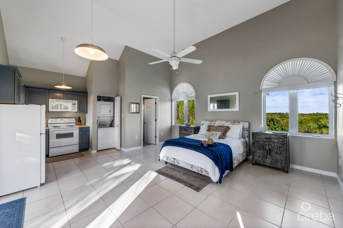 Pieces Of Eight - Rare 200 Ft Beachfront Estate, Cayman Kai / Rum Point