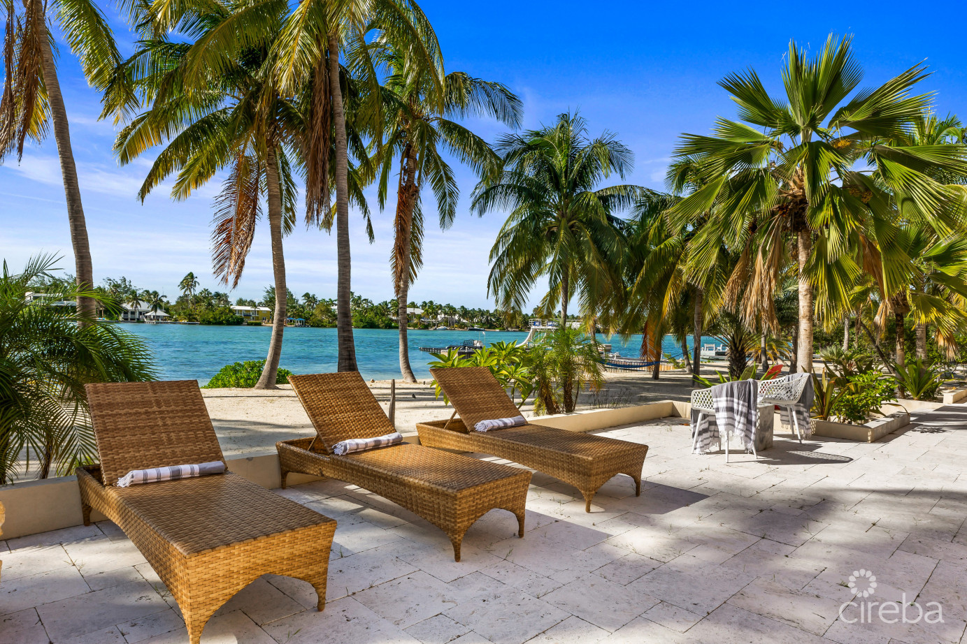 Pieces Of Eight - Rare 200 Ft Beachfront Estate, Cayman Kai / Rum Point