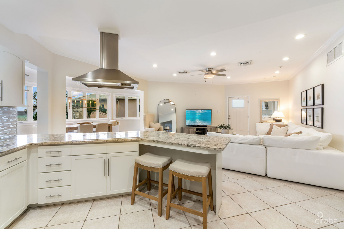 Poinsettia Penthouse B7, Seven Mile Corridor